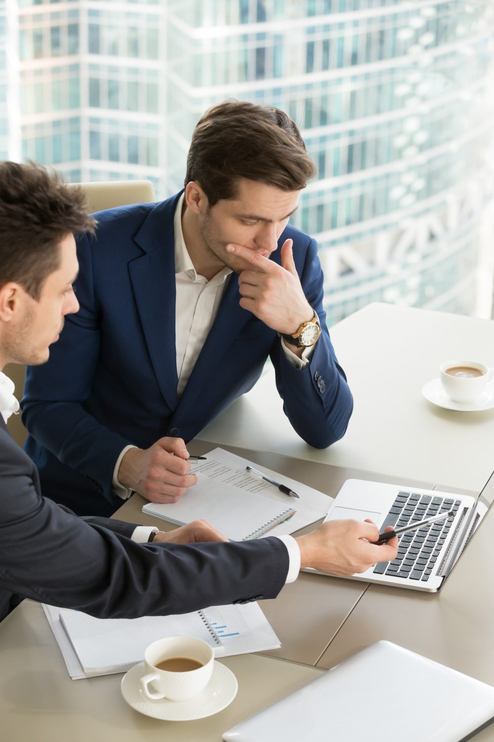 entrepreneurs-discussing-work-results-meeting